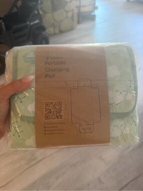 Babbleroo light Mint Owl & Cloud Portable Changing Pad